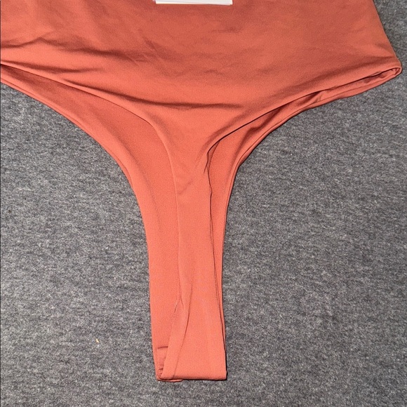 Meshki bodysuit Kamora one shoulder cami strap thong Large sierrra Large NeW - Picture 5 of 6